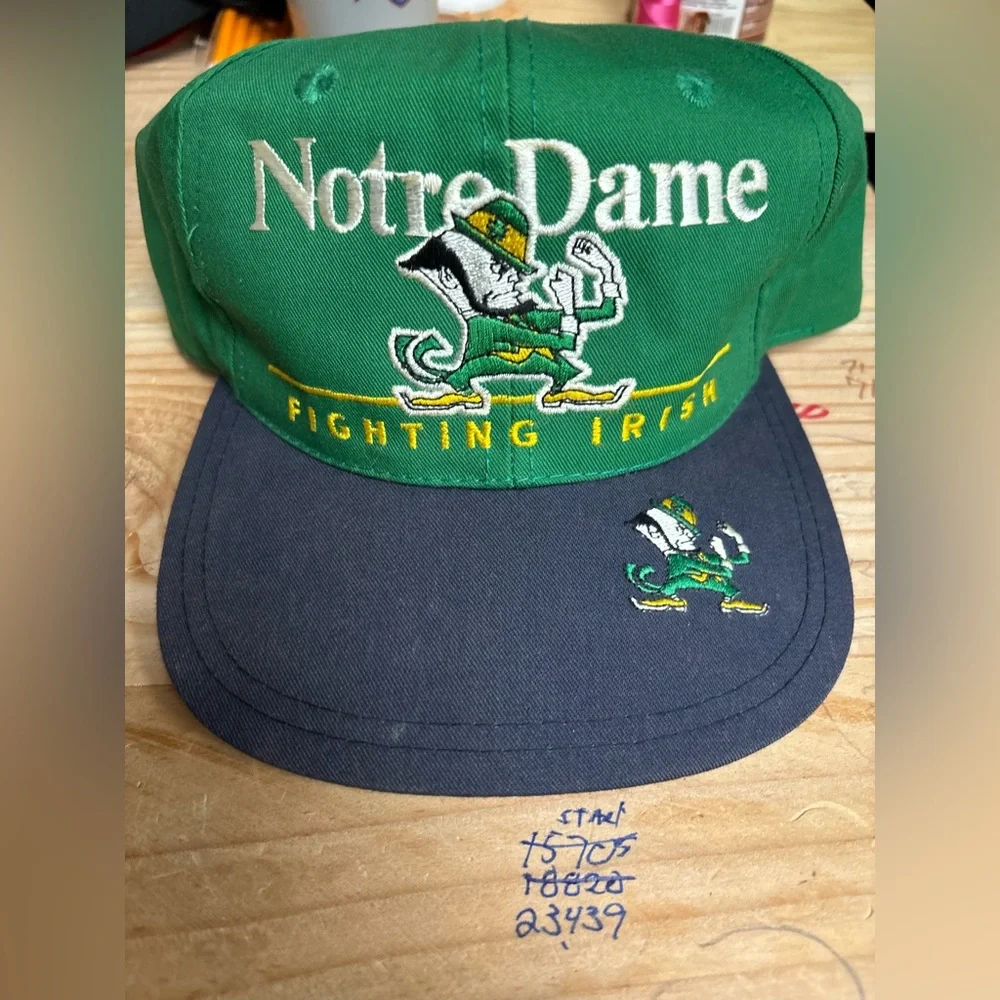 🔥 Vintage 90’s Rare Fighting Irish Green & Navy SnapBack Cap Logo on Brim 🔥